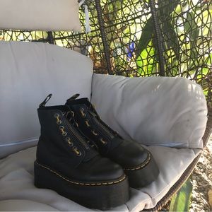 Dr Martens Sinclair Max Platforms